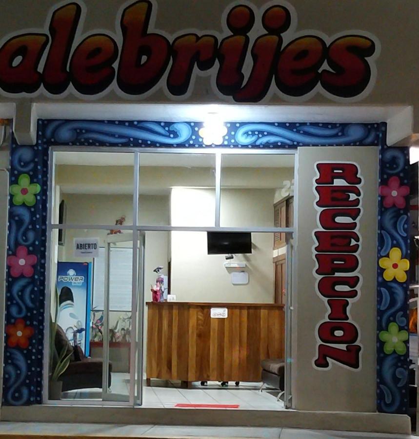 Hotel Alebrijes San Pedro Pochutla Exterior photo